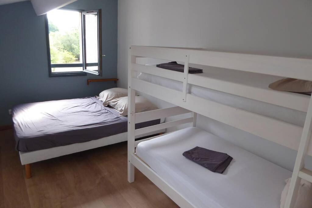 Mazet Dans Residence Avec Piscine Bagnols-en-Forêt Exterior foto