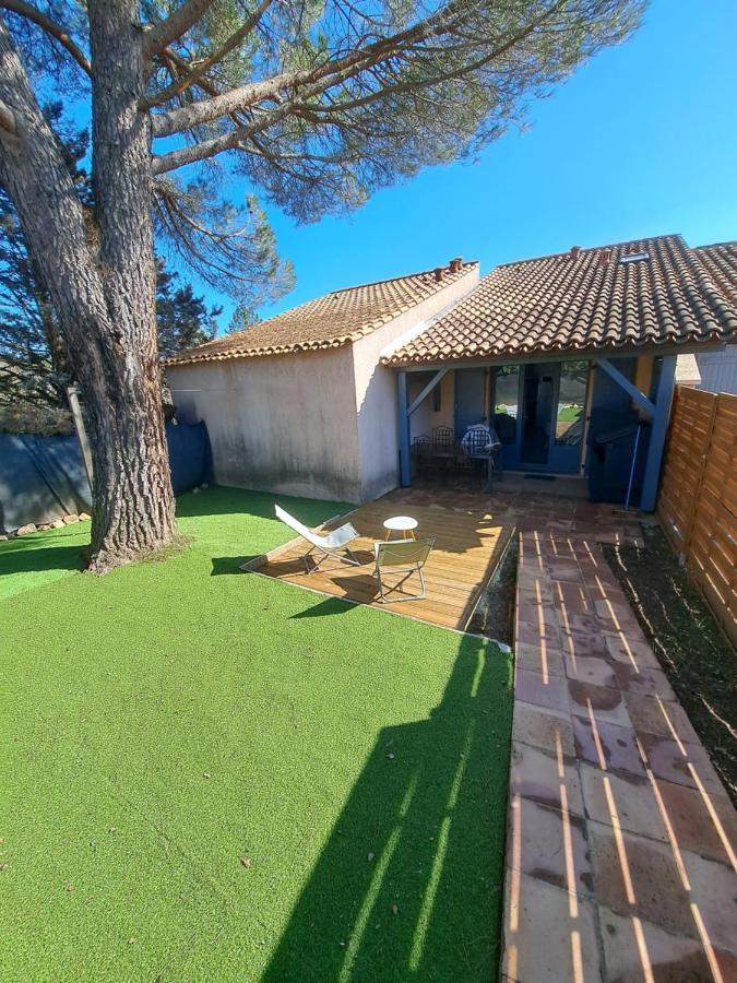 Mazet Dans Residence Avec Piscine Bagnols-en-Forêt Exterior foto